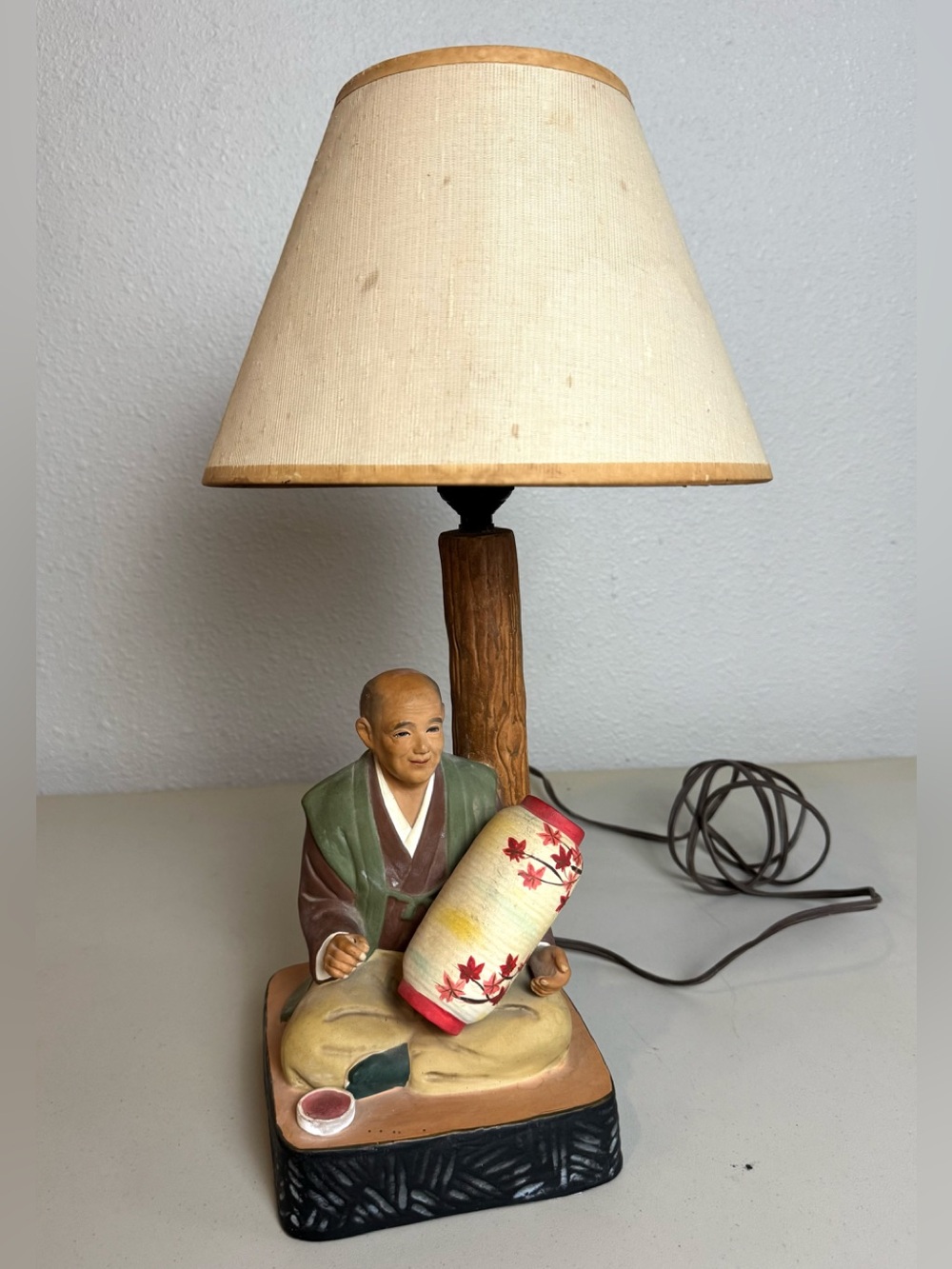Vintage Hakata Urasaki Japanese Ceramic Figural Table Lamp Made in Japan MCM